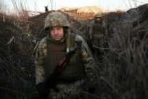Украина призывает к «жестким санкциям» после того, как Путин ввел войска в мятежные регионы