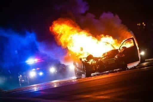 Guerras criminosas em Netanya e Petah Tikva: vários carros incendiados durante a noite