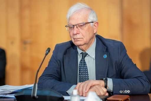 Kuleba a Borrell diskutovali o reakcii na ruské uznanie DĽR a LĽR