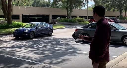 Tesla cars will soon be able to drop you off at the entrance and park on their own: details about the Reverse Summon feature