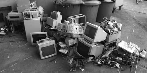 Since March 1, in the Russian Federation it is forbidden to throw system blocks, motherboards and hard drives into ordinary trash cans