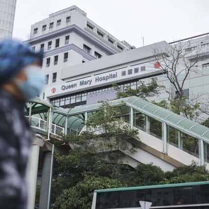 La mamma di Hong Kong piange, implora dopo che l'ospedale l'ha separata dal bambino con Covid-19