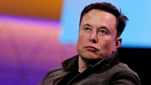 Ações da Tesla caem, Elon Musk perde bilhões de dólares