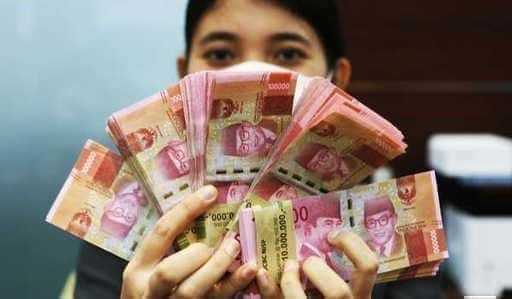 У складу са азијским валутама, рупија се затвара на 28 поена
