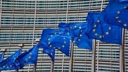 Politico: Sankcije EU proti Rusiji začnejo veljati danes