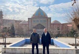 Azerbaiyán - Diputados del Milli Majlis visitaron la Mezquita Azul en Ereván