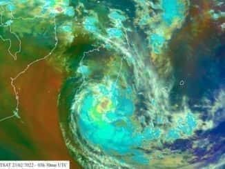 Tropik siklon Emnati Madaqaskara doğru fırtınalanır