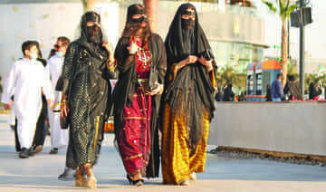 De culturele kostuums van Saoedi-Arabië komen tot leven op Founding Day