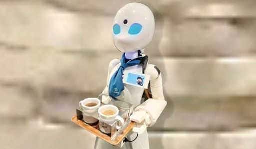 Tokyo Cafe позволява на деактивирани да контролират сервитьорския робот