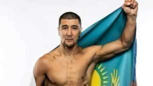 Il combattente kazako si è alzato dopo un atterramento e ha vinto l'incontro principale al torneo russo di MMA