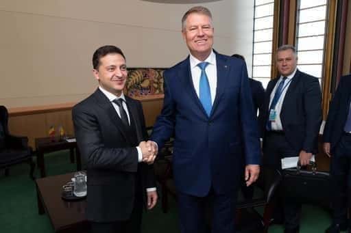 Predsednik Iohannis je ukrajinskemu kolegu Zelenskemu zagotovil popolno podporo in solidarnost Romunije pred vojaško agresijo Rusije