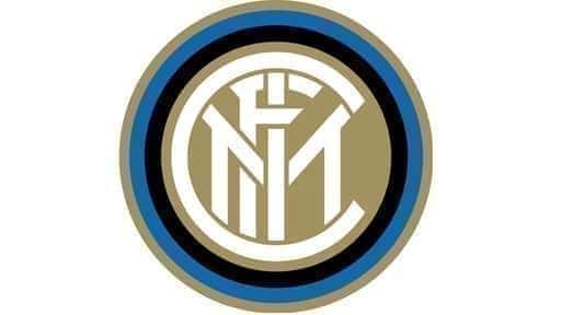 Misvuren Inter zet titelstrijd voort onder vrijdagavondverlichting