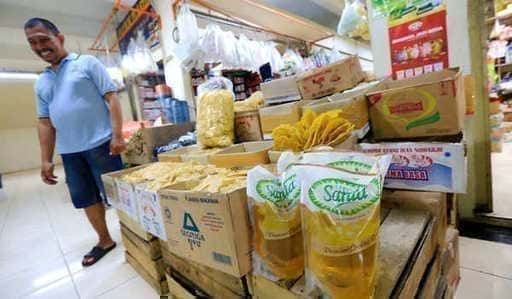 120 de tone de ulei de gătit ambalat sosesc în Tanjungpinang