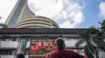 Sensex tankt meer dan 2.700 punten te midden van wereldwijde ineenstorting terwijl Rusland Oekraïne binnenvalt