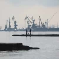Ukrayna, çatışmalar tahıl arzını tehdit ettiği için limanları kapattı