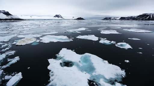 En Sakhalin, un témpano de hielo con cincuenta pescadores se lleva al Mar de Ojotsk