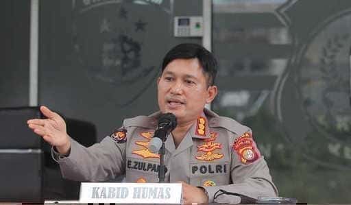 Рой Сурио предложил сообщить о министре религии в полицию Риау или Барескрим