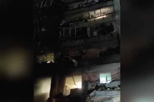 Záchranári uhasili požiar vo výškovej budove v Kyjeve
