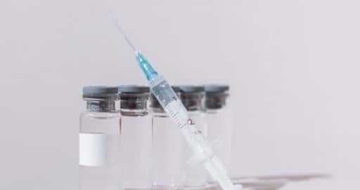 Канада одобрила первую в мире вакцину от Covid-19 на растительной основе