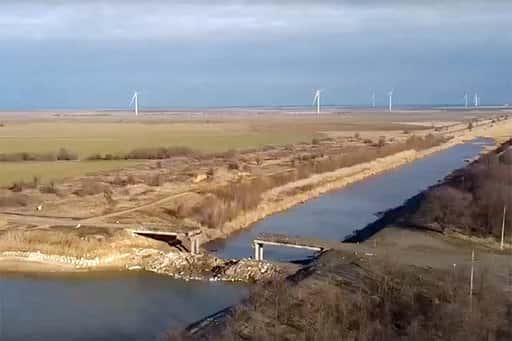Rusko - V Chersonskej oblasti bola zničená priehrada, ktorá zablokovala dodávky vody na Krym