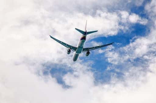 Transportministeriet meddelade att de skulle agera spegelvänt i frågan om att stänga flygtrafiken