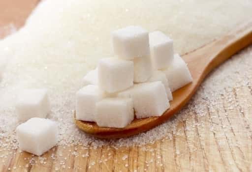 Overmatige suikerconsumptie brengt het lichaam in gevaar voor verschillende gezondheidscomplicaties.