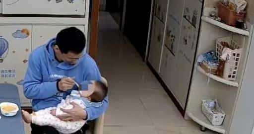 Китайският баща похвали, че подкрепя амбицията на четиригодишната дъщеря да стане чистачка