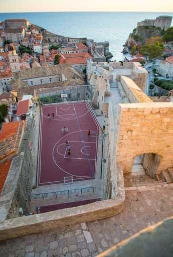 Kroatien - VIDEO: Världens bäst designade basketplan i Dubrovnik får ny belysning
