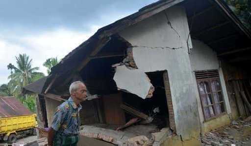 أصبح عدد القتلى بسبب زلزال غرب سومطرة 10