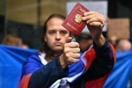 Українці та росіяни в Австралії об’єднуються проти війни Путіна