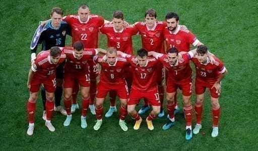 FIFA förbjuder rysk flagga och nationalsång