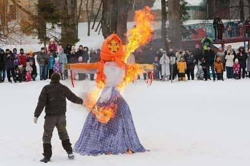 Dall'incontro al gourmet e al baciare. Il più interessante su Shrovetide