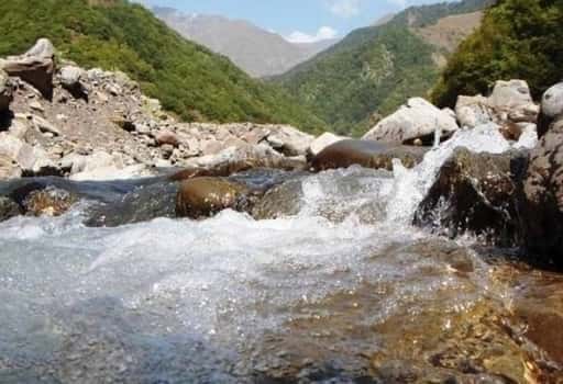 Na brehu rieky Kura bol zaznamenaný pokles hladiny o 6 centimetrov