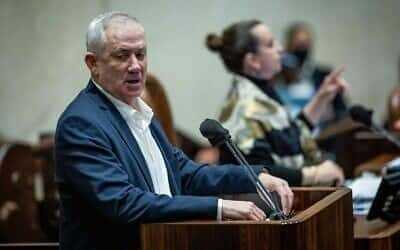 Israel - Aliviando crise de coalizão, controversa lei previdenciária da IDF passa pela primeira votação no Knesset
