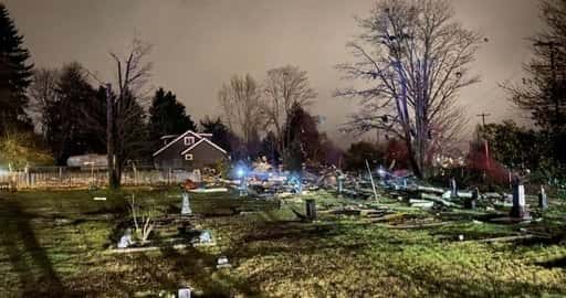 Kanada - Eksplozija uniči dom v Nanaimu, B.C., zaradi česar po zraku letijo ostanki