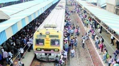 Przerwa w dostawie prądu w części środkowego, południowego Bombaju; pociągi lokalne zatrzymują się na jednej linii