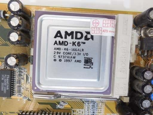 Liefhebber heeft AMD K6-2+ L2-cache geüpgraded van 128 KB naar 256 KB met een soldeerbout