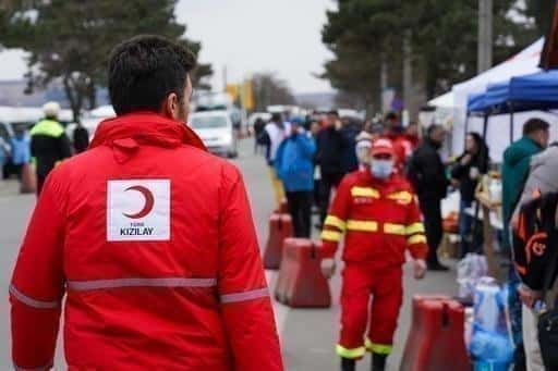 Equipes do Crescente Vermelho chegam à fronteira com a Ucrânia