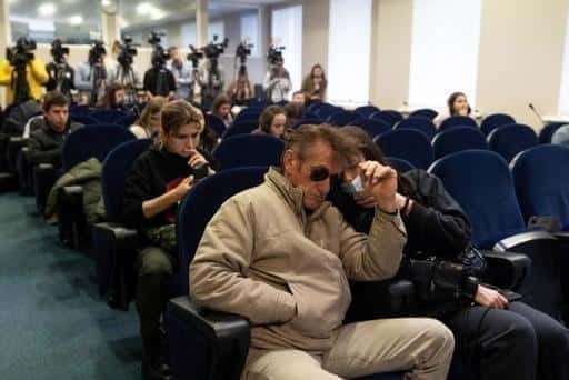 Sean Penn besöker Ukraina för att göra dokumentär om rysk invasion