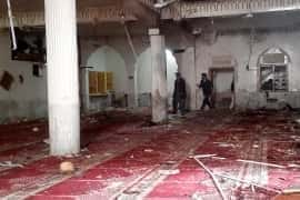 Не менее 56 человек погибли в результате взрыва бомбы в мечети на северо-западе Пакистана