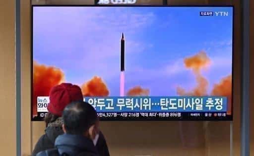 Nordkorea avfyrar ballistiska missiler inför valet i söder