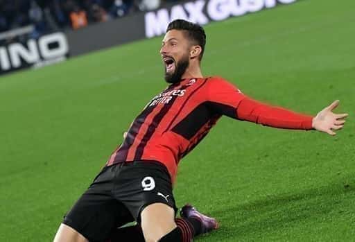 Doelpunt Giroud bezorgt AC Milan zege op Napoli in Serie A-wedstrijd