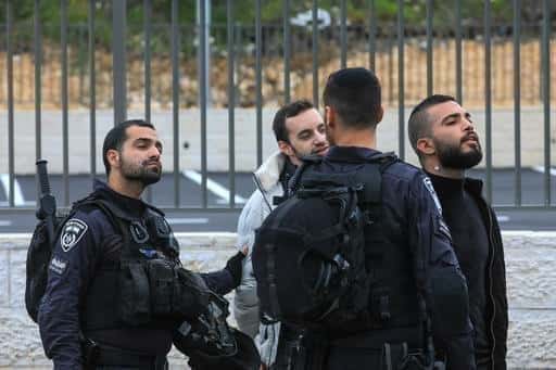 استشهد فلسطيني بالرصاص في القدس بعد أن هاجم الشرطة بسكين