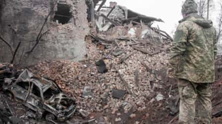 Mer än 10 personer dödades i ett ryskt bombdåd i den ukrainska staden Sumy