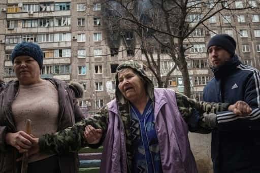 Фото: Жители Мариуполя страдают во время осады российскими войсками