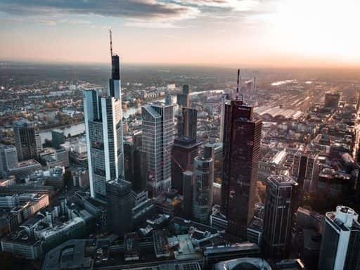 Rumunsko – Frankfurt je na čele globálneho indexu realitnej bubliny 2021