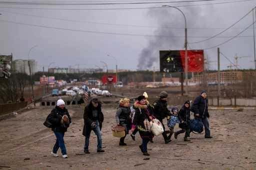 Россия объявила о планах создания гуманитарных коридоров в Украине во вторник
