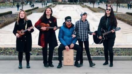 Dramedi Band predstavuje svoj debutový album