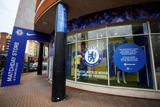 Chelsea möter restriktioner som ägaren Abramovich sanktionerade