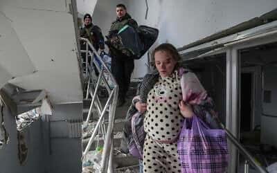 „Dowód ludobójstwa”: Zełenski wścieka się na Rosję za zbombardowanie szpitala położniczego na Ukrainie